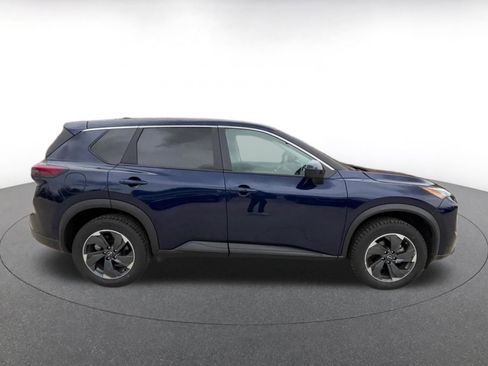 Used 2025 Nissan Rogue SV FWD image 16