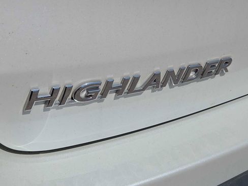 Used 2016 Toyota Highlander XLE AWD/4WD image 11