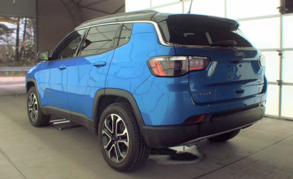 Used 2023 Jeep Compass Limited w/ Sun and Sound Group AWD/4WD image 5