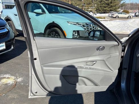 Used 2023 Hyundai Elantra SEL w/ Cargo Package image 38