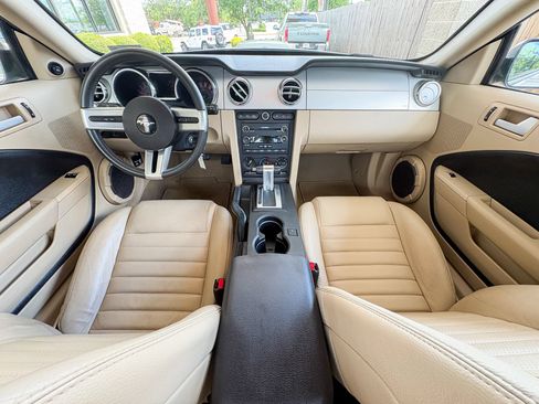 Used 2009 Ford Mustang GT RWD image 2