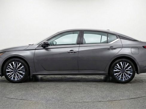 Used 2025 Nissan Altima 2.5 SV FWD image 5