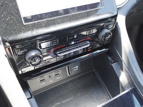 Used 2024 Jeep Grand Cherokee Altitude RWD image 24