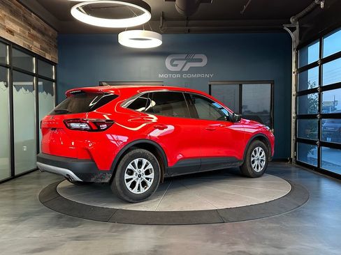 Used 2024 Ford Escape Active AWD/4WD image 3