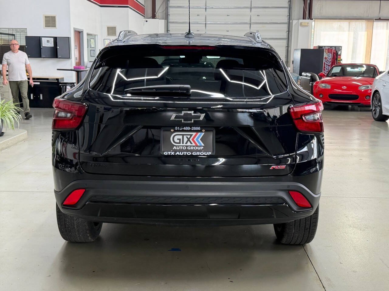Used 2025 Chevrolet Trax RS w/ Sunroof Package FWD image 3