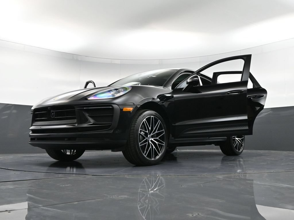 Certified 2026 Porsche Macan AWD/4WD image 39