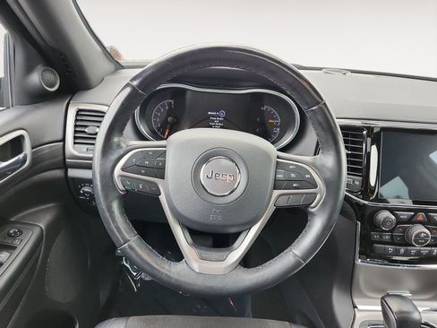 Used 2019 Jeep Grand Cherokee Altitude AWD/4WD image 13