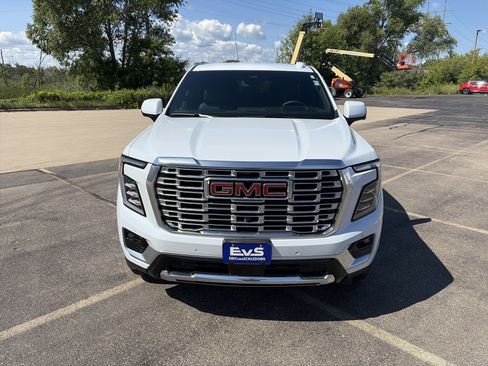 Used 2026 GMC Yukon Denali w/ LPO, Floor Liner Package AWD/4WD image 2