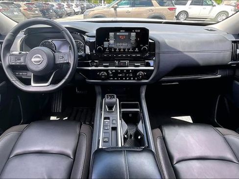 Certified 2025 Nissan Pathfinder SL FWD image 7