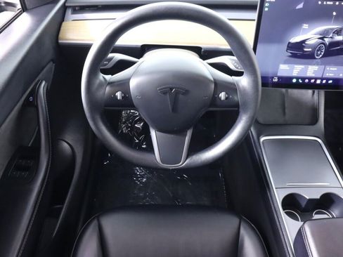 Used 2022 Tesla Model Y Long Range AWD/4WD image 29