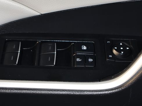 Used 2022 Toyota RAV4 XLE Premium image 36