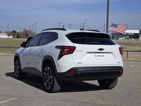 Used 2025 Chevrolet Trax RS w/ Sunroof Package image 5