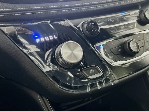 New 2026 Chrysler Pacifica Limited w/ Uconnect Theater Family Group FWD image 12