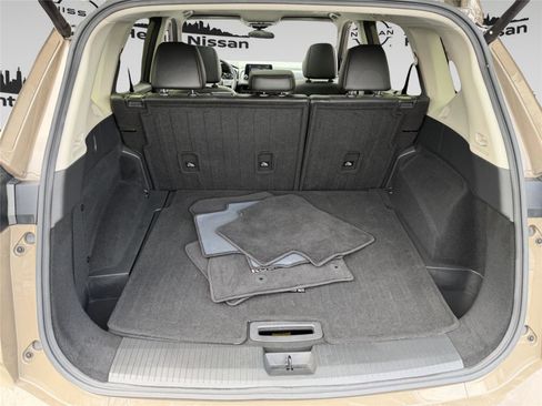 Used 2024 Nissan Rogue SV w/ SV Premium Package image 25