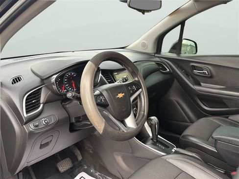 Used 2019 Chevrolet Trax LT w/ LT Convenience Package AWD/4WD image 10
