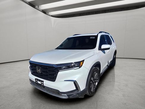 Used 2024 Honda Pilot Touring image 1