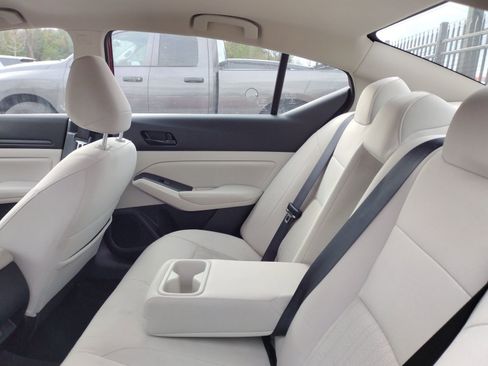 Used 2025 Nissan Altima 2.5 SV image 5