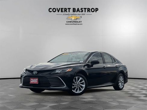 Used 2021 Toyota Camry LE image 1
