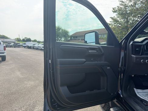 Used 2023 GMC Sierra 1500 AT4 w/ Technology Package AWD/4WD image 9