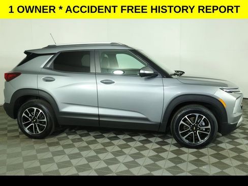 Used 2025 Chevrolet TrailBlazer LT FWD image 2