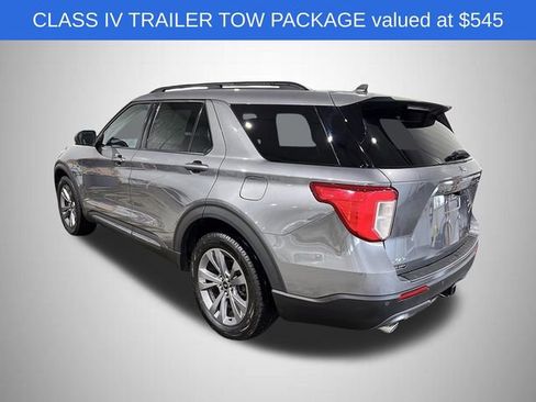 Used 2022 Ford Explorer XLT w/ Equipment Group 202A image 4