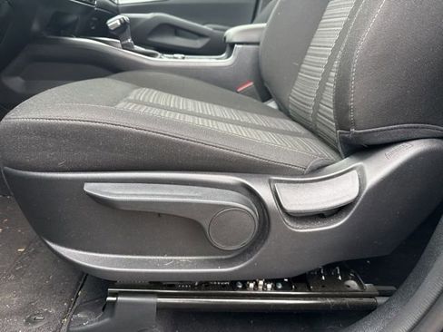 Used 2025 Kia Sorento LX image 12