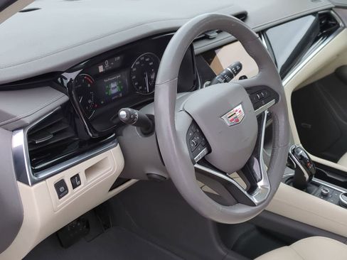 Used 2022 Cadillac XT6 Premium Luxury image 10