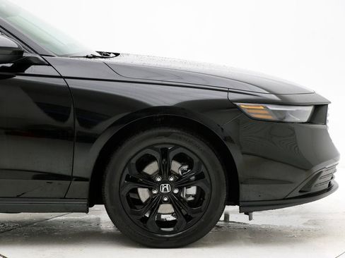 Used 2025 Honda Accord SE image 4