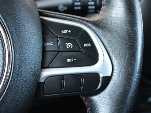 Used 2015 Jeep Renegade Trailhawk w/ Safety & Security Group I AWD/4WD image 30