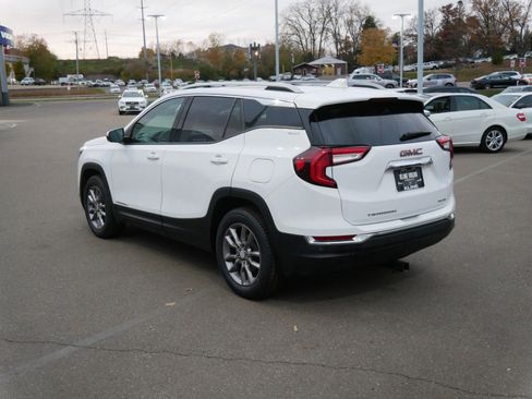 Used 2022 GMC Terrain SLT w/ Infotainment Package II image 5