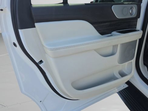 Used 2020 Lincoln Navigator L Black Label w/ Cargo Convenience Package AWD/4WD image 26