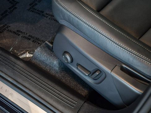 New 2025 Volvo XC40 B5 Ultra w/ Climate Package image 23