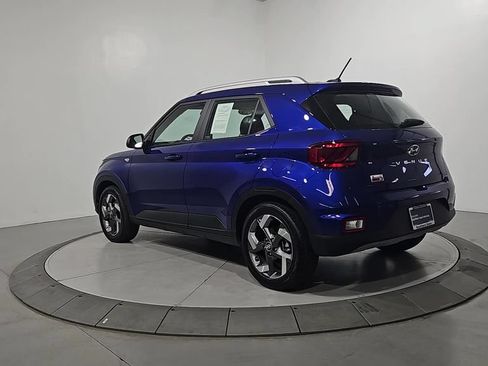 Certified 2025 Hyundai Venue SEL FWD image 3