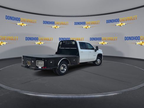 Used 2024 Chevrolet Silverado 3500 LT AWD/4WD image 11