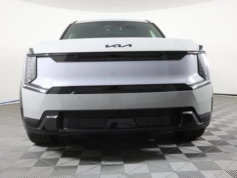 New 2026 Kia EV9 Land w/ Nightfall Edition Package image 2