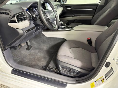 Used 2023 Toyota Camry LE image 9