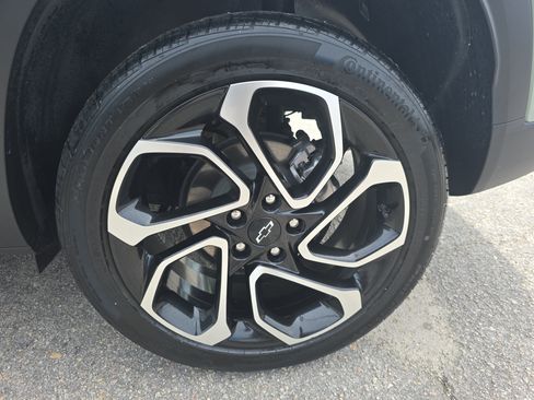 Used 2024 Chevrolet Trax RS w/ Sunroof Package FWD image 34