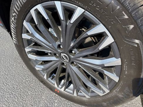 New 2026 Nissan Rogue Platinum AWD/4WD image 9