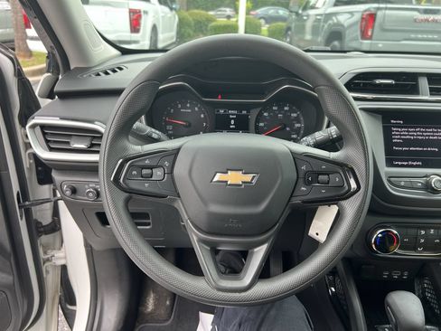 Used 2023 Chevrolet TrailBlazer LS AWD/4WD image 18
