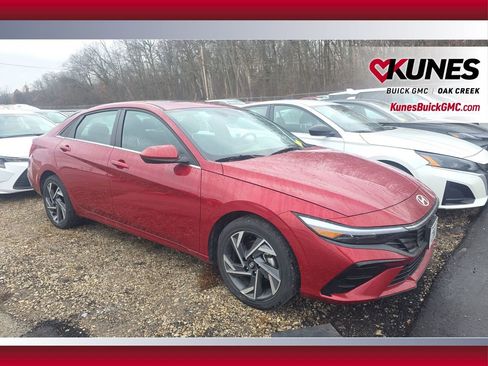 Used 2025 Hyundai Elantra SEL image 4