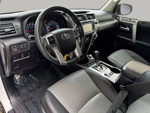 Used 2018 Toyota 4Runner SR5 Premium image 15