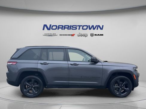 Used 2022 Jeep Grand Cherokee Altitude image 8