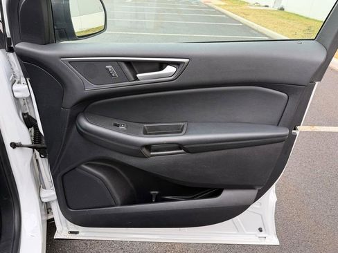 Used 2020 Ford Edge SE image 11
