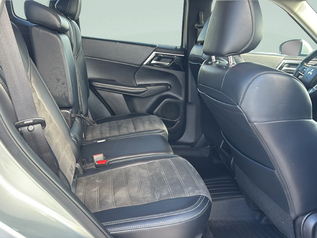 Used 2024 Mitsubishi Outlander AWD image 13