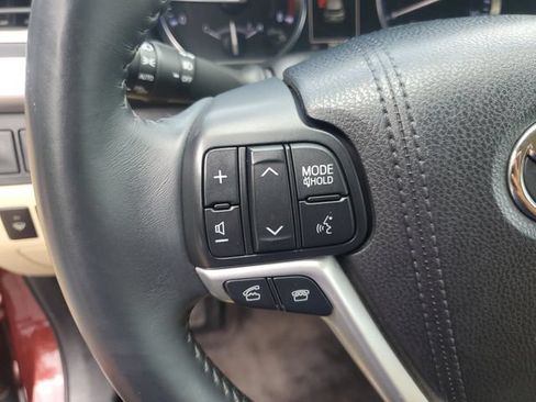 Used 2016 Toyota Highlander XLE AWD/4WD image 19