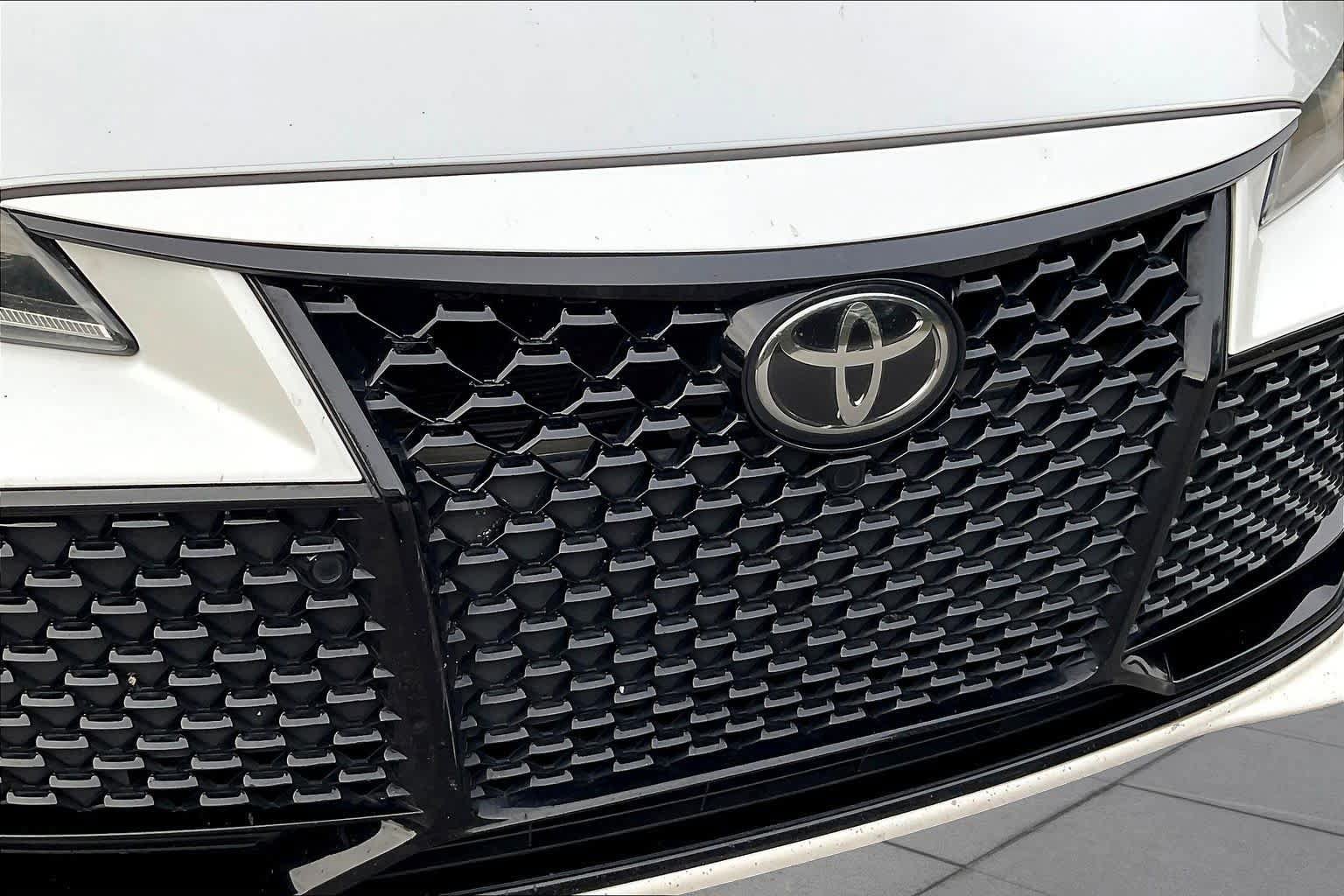Used 2019 Toyota Avalon Touring FWD image 30