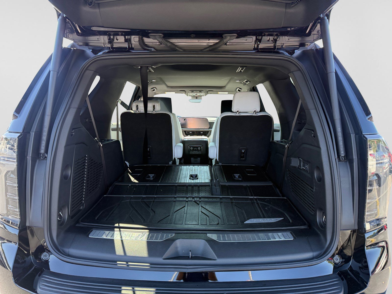Used 2026 Chevrolet Tahoe Premier RWD image 17