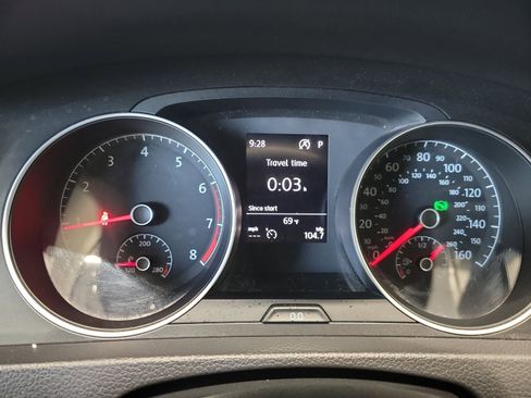 Used 2019 Volkswagen Golf S FWD image 18