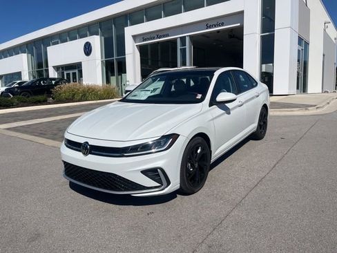 New 2026 Volkswagen Jetta SE FWD image 1
