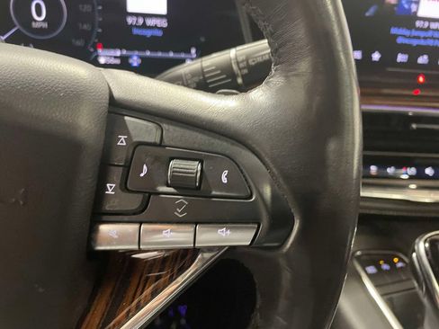 Used 2023 Cadillac Escalade Premium Luxury AWD/4WD image 25